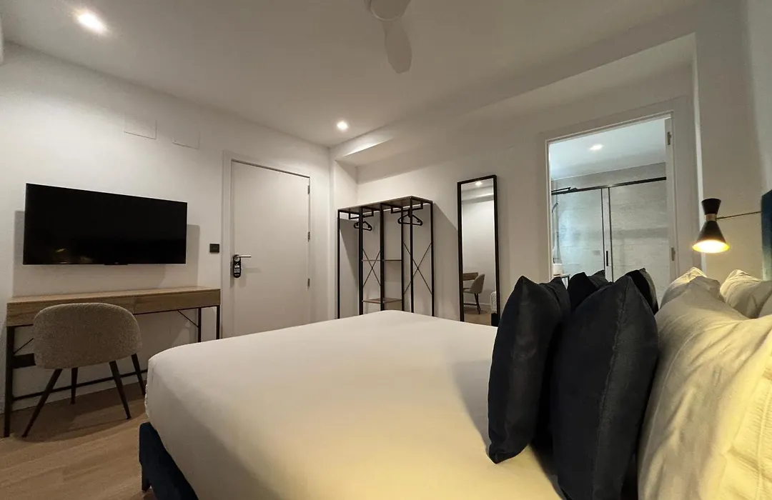 Arenal Rooms Bilbao-1